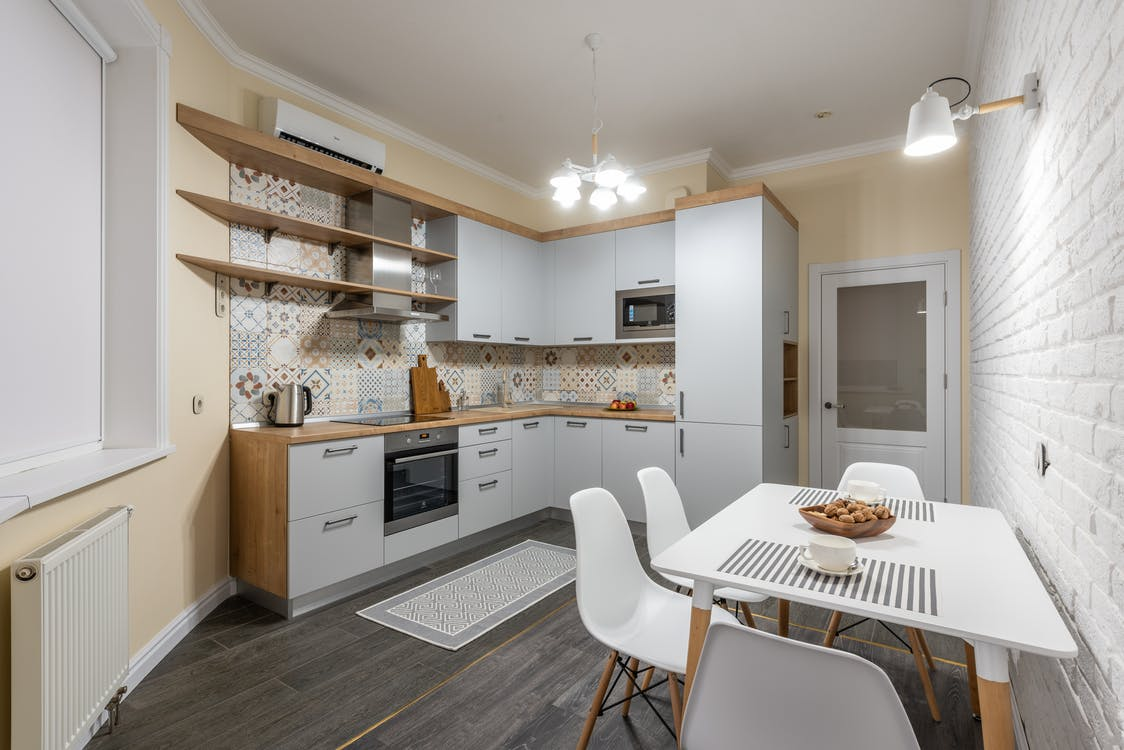 A kitchen with open cabinets